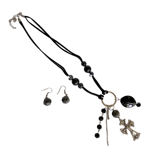 Silver-tone Leather and Beads Pendant Necklace and Earrings Set - Picture 7 of 15